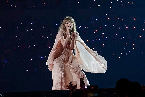 Taylor Swift Eras Tour – Arlington TX Taylor Swift on the Eras Tour in Arlington, Texas, April 2, 2023